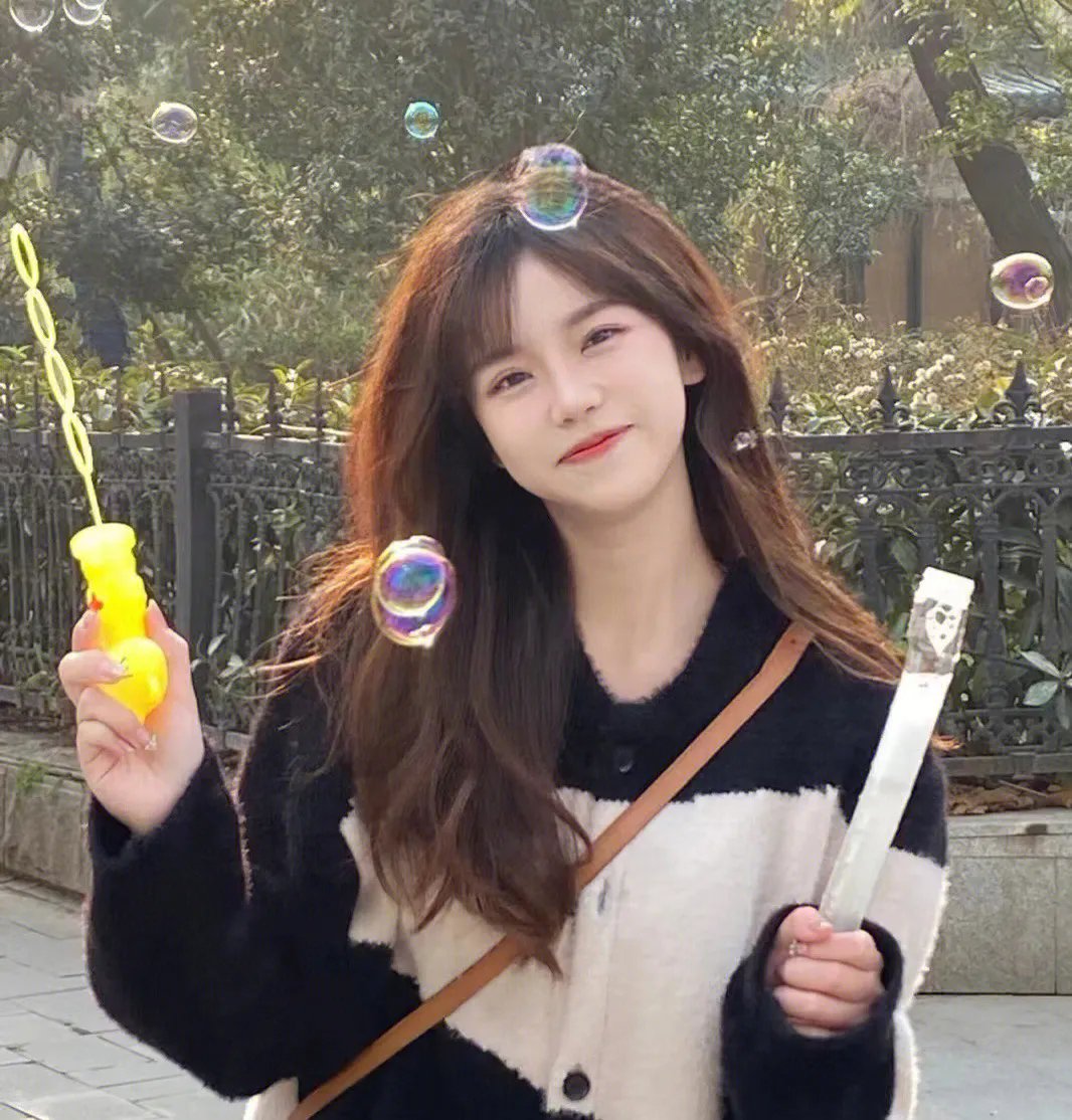 隔楼女孩：我们之间的层距